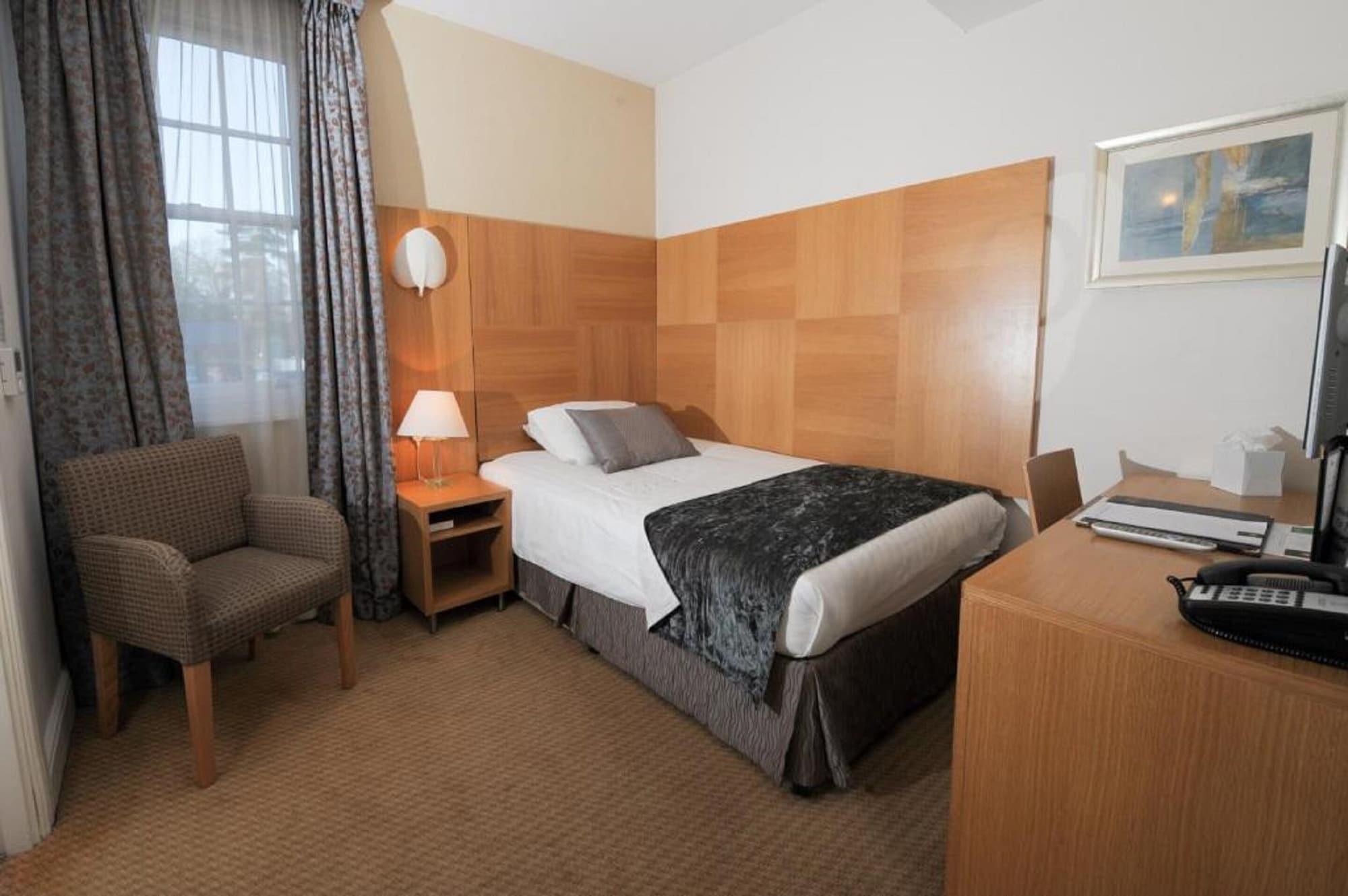 The Pinewood Hotel Slough Kültér fotó