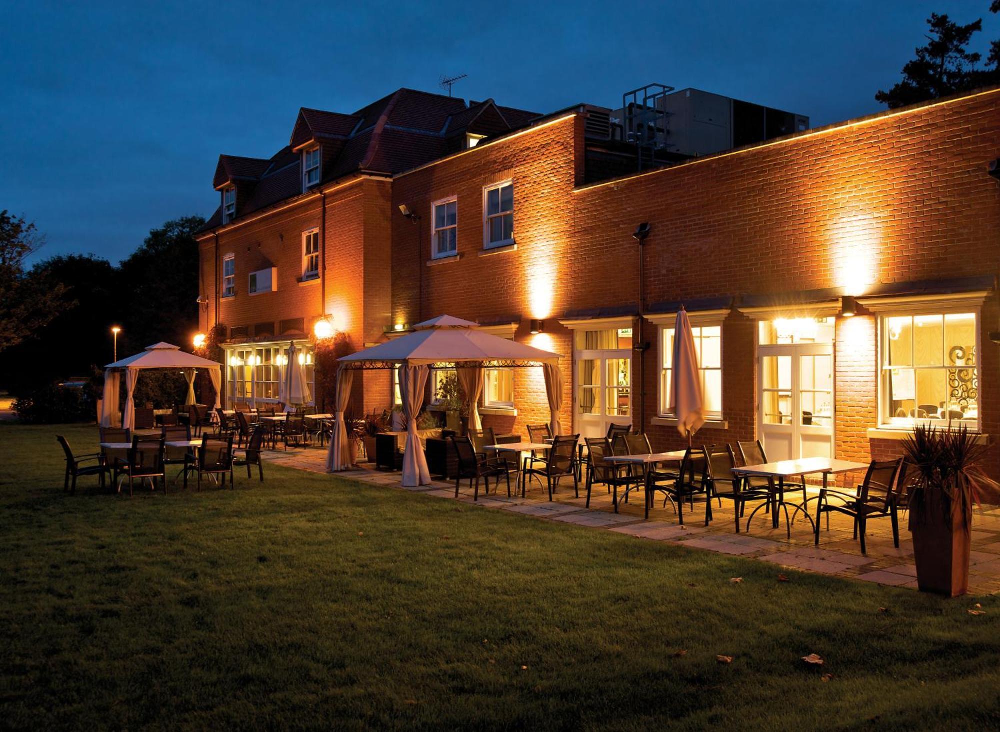 The Pinewood Hotel Slough Kültér fotó